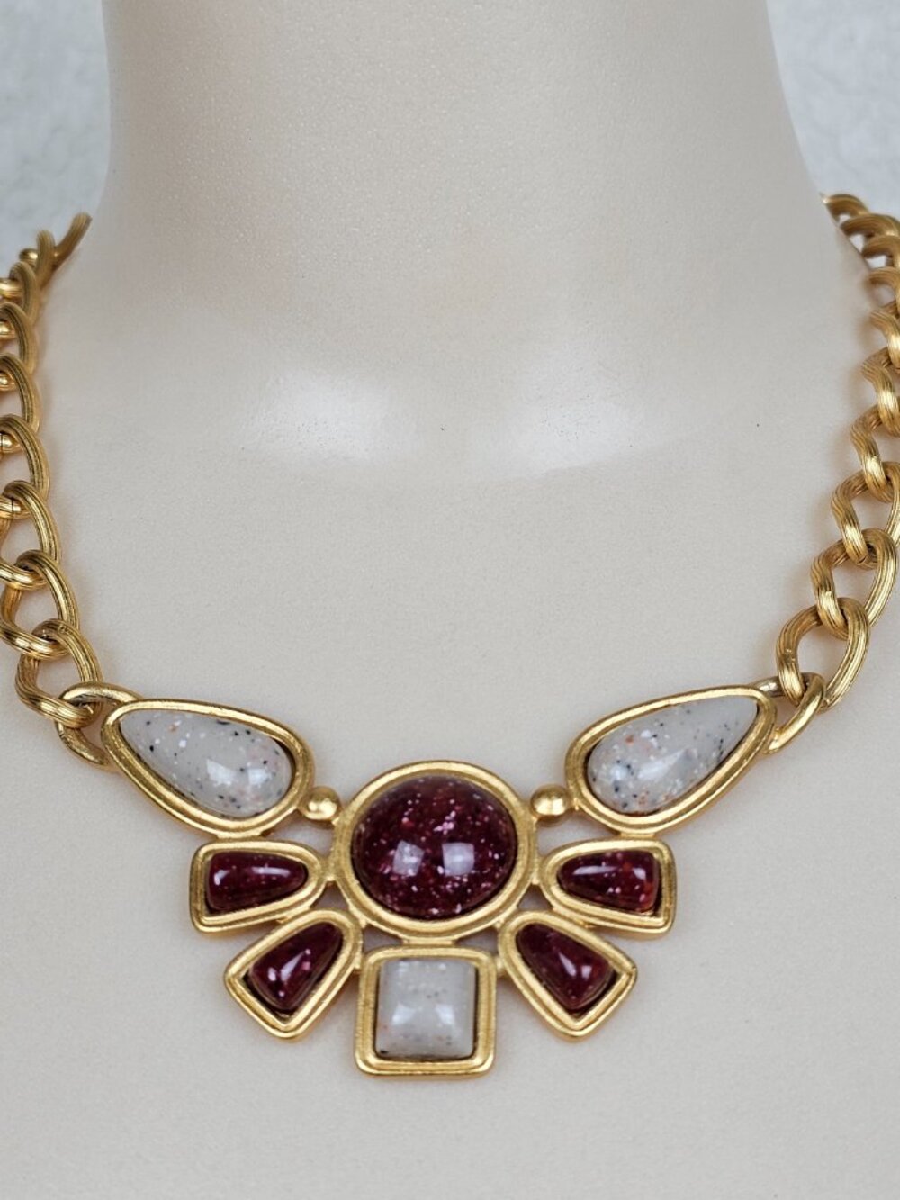Avon Desert Sands Bib Necklace Gold Tone Faux Marbled Stone Choker Chain Vintage